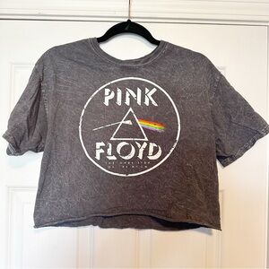 Pink Floyd cropped band tee.